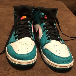 Air Jordan 1 mid SE “south beach”